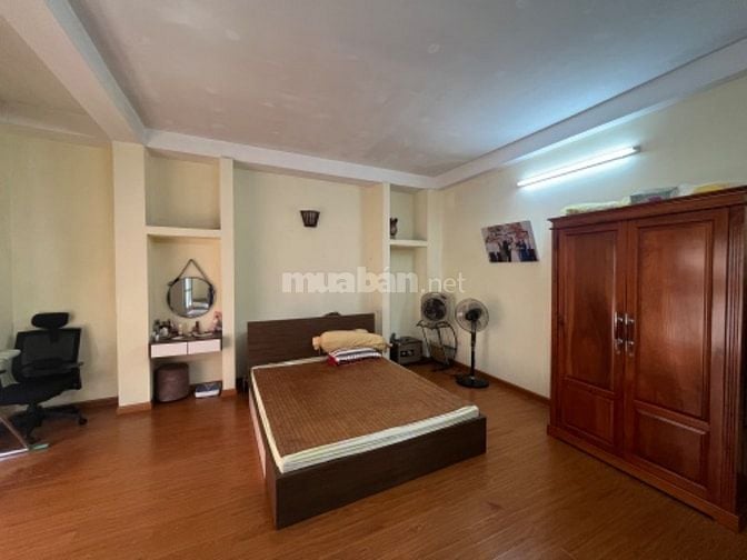 Nhà mặt phố, mặt tiền rộng, vỉa hè 2 bên, ô tô tránh dừng đỗ, bán hàng