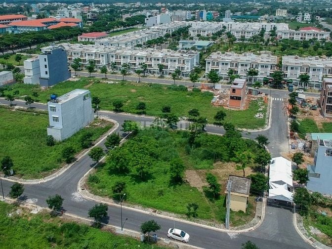 Đất nền KDC Phong Phú 4, giá rẻ bất ngờ, sổ hồng riêng từng nền