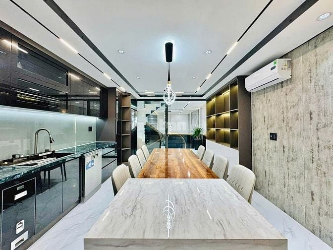 3 tỷ 550, nhà 64m² Võ Văn Tần xây 1 trệt 4 lầu. Hẻm 7m gần Vườn Chuối