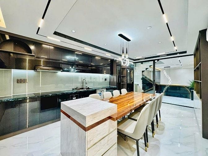 3 tỷ 550, nhà 64m² Võ Văn Tần xây 1 trệt 4 lầu. Hẻm 7m gần Vườn Chuối