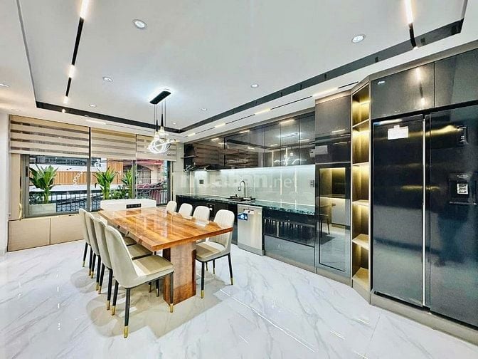 3 tỷ 550, nhà 64m² Võ Văn Tần xây 1 trệt 4 lầu. Hẻm 7m gần Vườn Chuối