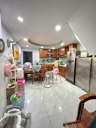 BÁN NHÀ 1 TRỆT 1 LẦU BUÔN BÁN TẠP HÓA Ở CHỢ BÌNH CHÁNH GIÁ 700TR