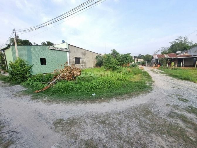 160m2 có thổ cư. Đất 2 mặt tiền. Gần trung tâm thị trấn. 6xx tr 