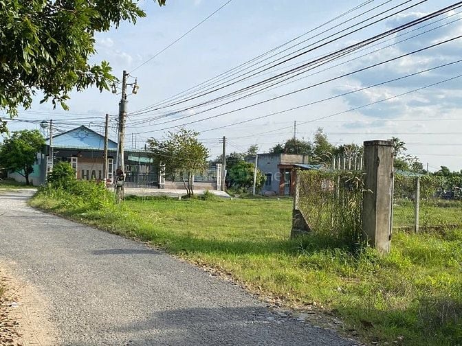 160m2 có thổ cư. Đất 2 mặt tiền. Gần trung tâm thị trấn. 6xx tr 