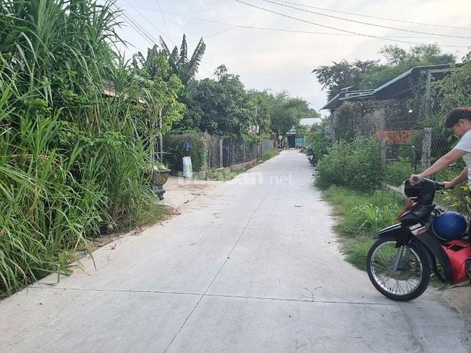 5x34 có 50m2 thổ cư. Gần trung tâm xã, đường bê tông. 650tr 