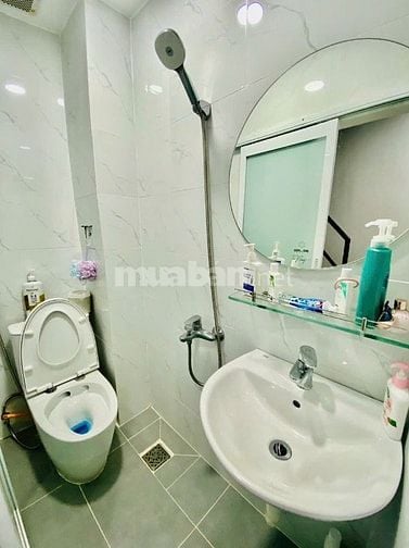 4 tầng- Nguyễn Tri Phương P9 Q10, 2PN , nhà đẹp có sẵn nội thất 