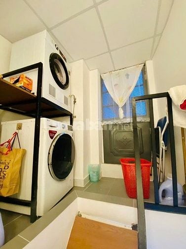 4 tầng- Nguyễn Tri Phương P9 Q10, 2PN , nhà đẹp có sẵn nội thất 