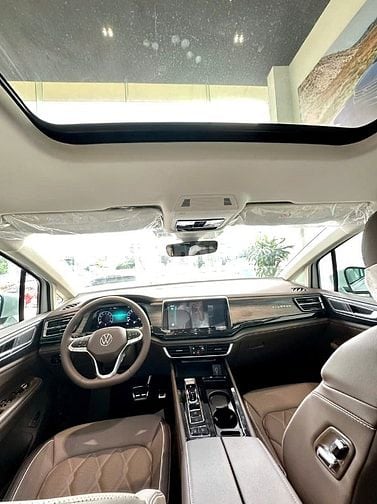 Volkswagen Viloran không gian sống cho người thành đạt.
