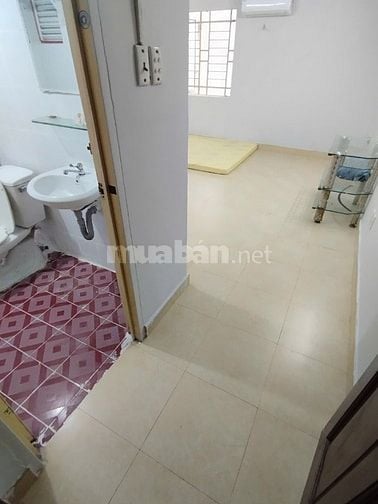 Phòng máy lạnh mới 25m2. Tạ Quang Bửu. P4. Q8