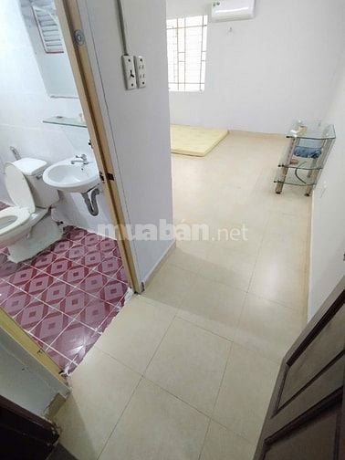 Phòng máy lạnh mới 25m2. Tạ Quang Bửu. P4. Q8