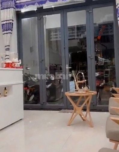 CHỦ NHÀ MÊ ĐỎ ĐEN NỘP NỢ CẦN BÁN GẤP NHÀ MẶT TIỀN SHR 876tr