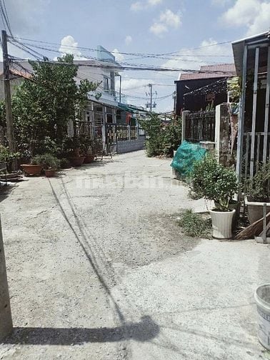 Bán nhà cấp 4 Sổ hồng riêng hẻm xe ba gác 