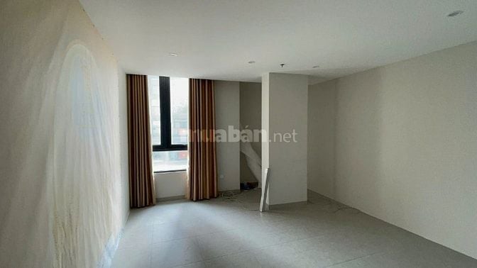 Văn phòng 300 m2 trống sẵn tại trunâm, sẵn phòng họp, đầy đủ tiện nghi