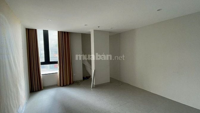 Văn phòng 300 m2 trống sẵn tại trunâm, sẵn phòng họp, đầy đủ tiện nghi