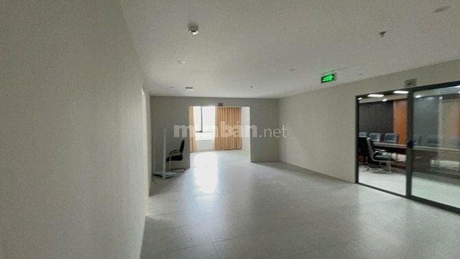 Văn phòng 300 m2 trống sẵn tại trunâm, sẵn phòng họp, đầy đủ tiện nghi