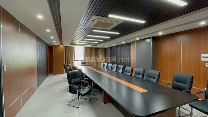 Văn phòng 300 m2 trống sẵn tại trunâm, sẵn phòng họp, đầy đủ tiện nghi