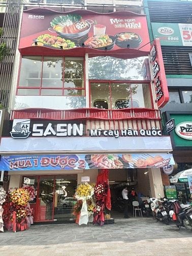 CẦN GẤP 2 NAM GIỮ XE QUÁN MÌ CAY SASIN Ở NGUYỄN THÁI HỌC - QUẬN 1