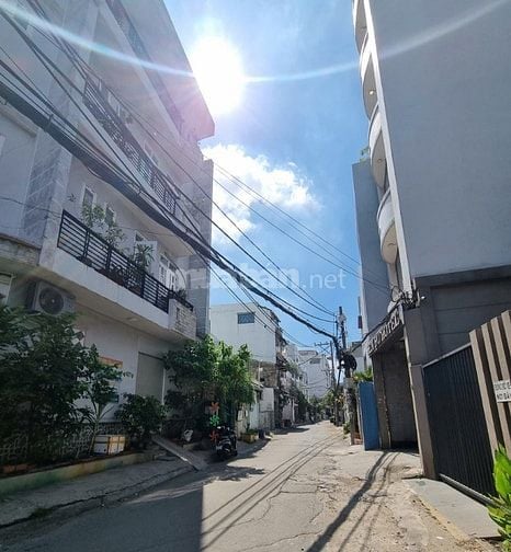 Cần bán nhà  GÓC đường Tô Hiệu. quận Tân Phú