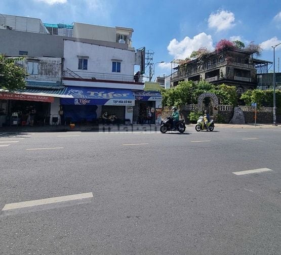 Cần bán nhà  GÓC đường Tô Hiệu. quận Tân Phú