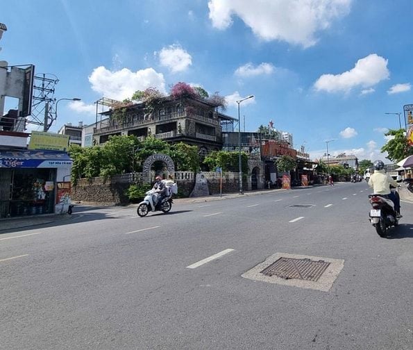 Cần bán nhà  GÓC đường Tô Hiệu. quận Tân Phú