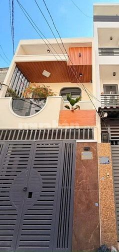 Bán nhà Nguyễn Sơn, Quận Tân Phú gần Luỹ Bán Bích, nhiều tiện nghi 