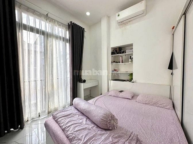 Nhà đẹp mới đường Hải Thượng Lãn Ông, Quận 5. Ngay chợ Kim Biên