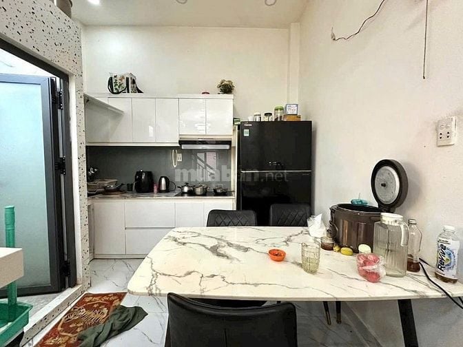 Nhà đẹp mới đường Hải Thượng Lãn Ông, Quận 5. Ngay chợ Kim Biên