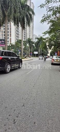 Tôi cần bán nhà mặt phố nguyễn cơ thách ..dt. 45 m2 * 4 tầng . 3 măt t
