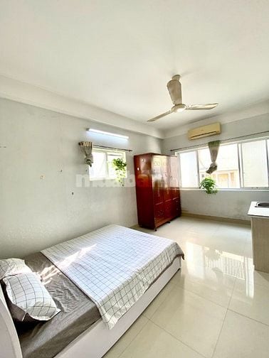 Phòng thoáng mát, sẵn bếp, nội thất. Gần vòng xoay Lý Thái Tổ