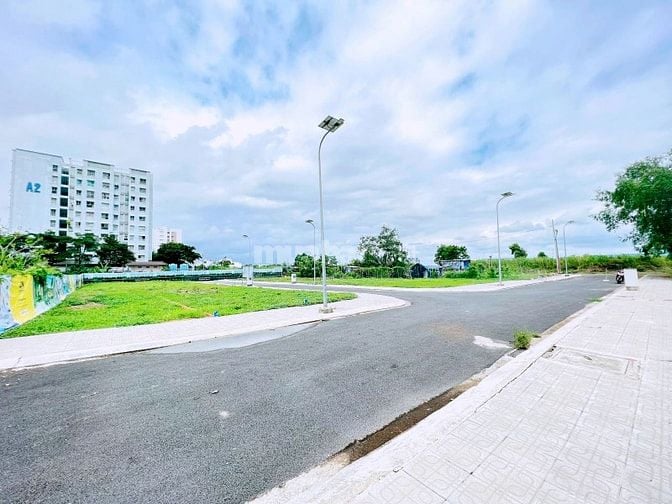Đất nền ngay AOEN Bình Tân . DT 68m2 - Giá 2.8 tỷ . Sổ Hồng riêng