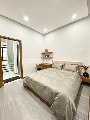 Nhà gần chợ Phạm Văn Hai - 80m2 giá 3tỷ7 còn TL. Full nội thất. HXH
