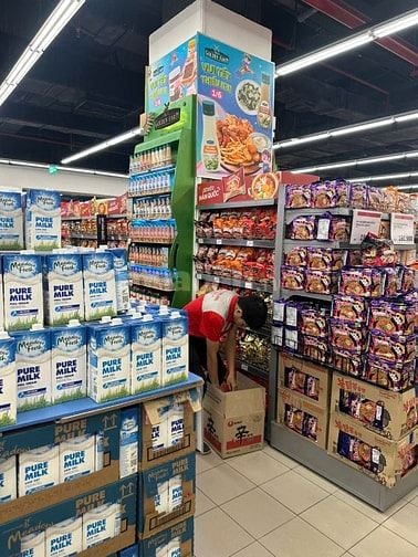 Hệ thống siêu thị cần tuyển gấp 10 nam/nữ trực quầy bán sữa
