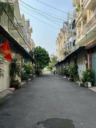 BÁN CĂN ĐẸP - KHU NHÀ Ở TOÀN NHÀ LẦU - DÂN TRÍ CAO