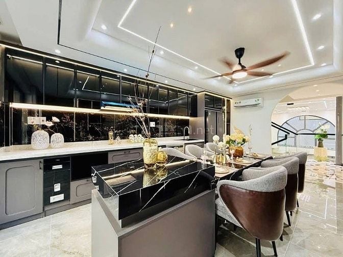SO HOT, nhà Đặng Nguyên Cẩn Quận 6 cần bán, cách chợ Phú Lâm 5p
