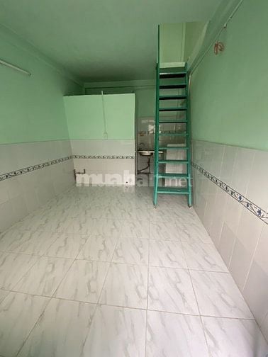 Cho thuê nhà có gác, khu vực dân cư đông đúc của Quận Bình Thạnh, 
