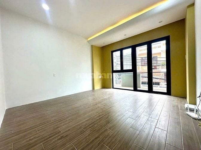 Nhà 4 tầng mặt đường thông 20 m Quận 7. 5*18 hơn 13 tỷ.