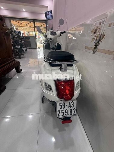 vespa GTS 300
