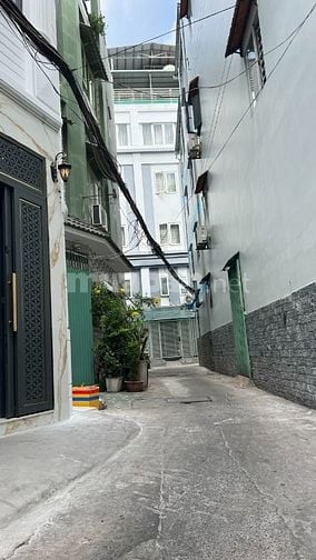 Nhà bán sát MT hẻm 282 đường Ngô Gia Tự, F4, Quận 10