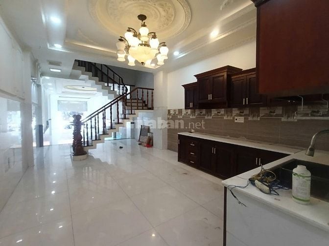 MT Đường Vườn Lài Tân Phú 4,2*22m 3 lầu 7pn giá 27tr