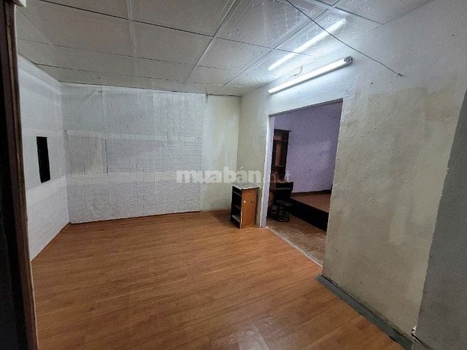 Chính chủ cho thuê nhà tập thể E2 Thái Thịnh phòng 410
