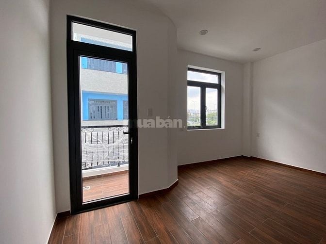 Cho thuê nhà phố An Dương Vương 4PN, 2WC, giá 13tr/tháng, ở liền.