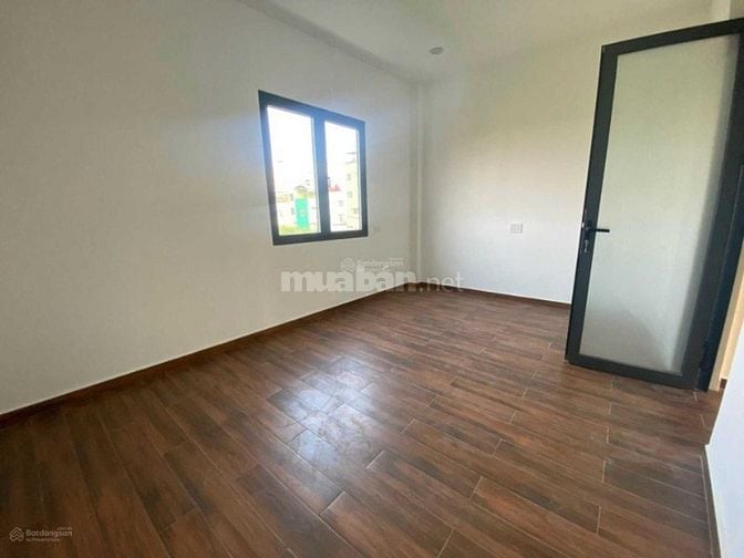 Cho thuê nhà phố An Dương Vương 4PN, 2WC, giá 13tr/tháng, ở liền.