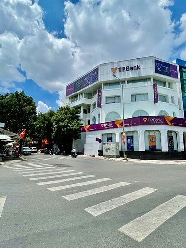 Góc 2 MT Phạm Văn Hai, Tân Bình - 452m2 (14 x 26) - 5 Tầng - 260Tr/Th