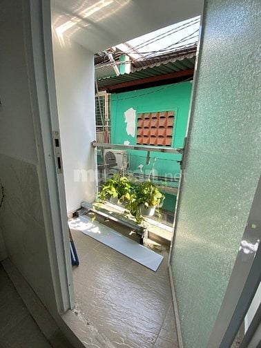 Cần bán nhà gấp đường TTT quận 4
