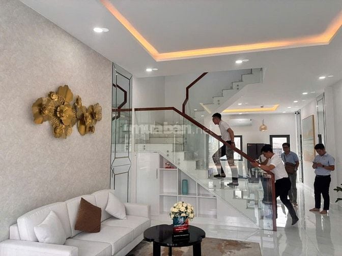 BÁN NHÀ MẶT TIỀN ĐƯỜNG HÙNG VƯƠNG, GIÁ CHỈ 2,34 TỶ SỔ HỒNG RIÊNG!