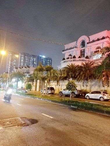 Nhà mặt tiền đường Phú Thuận, Quận 7, KDBB, ngang rộng chỉ 8,5 tỷ.