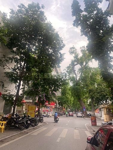 Cho thuê mặt phố LÝ NAM ĐẾ 40m2 x 1,5 tầng, mặt tiền 4,5m nhà mới đẹp