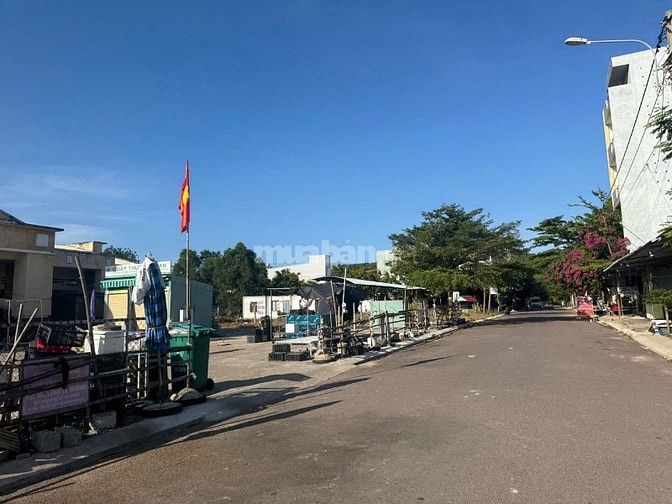 Bán nhà mặt tiền chợ ds28 nhơn hội, tp quy nhơn