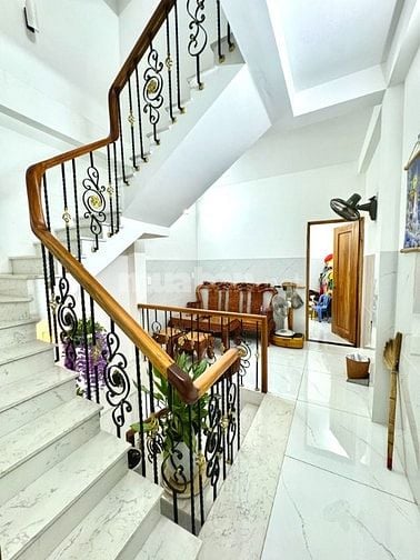 Bán nhà 3 tầng BTCT, 69m2, 5PN,3 bước ra MT Lê Văn Việt, Hiệp Phú, Q9