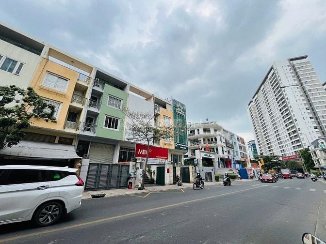 Cần bán gấp nhà MT Phổ Quang 5x18=90m2 1 hầm 4 lầu cho thuê 60tr/th